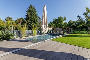 Terrasse mit Pool